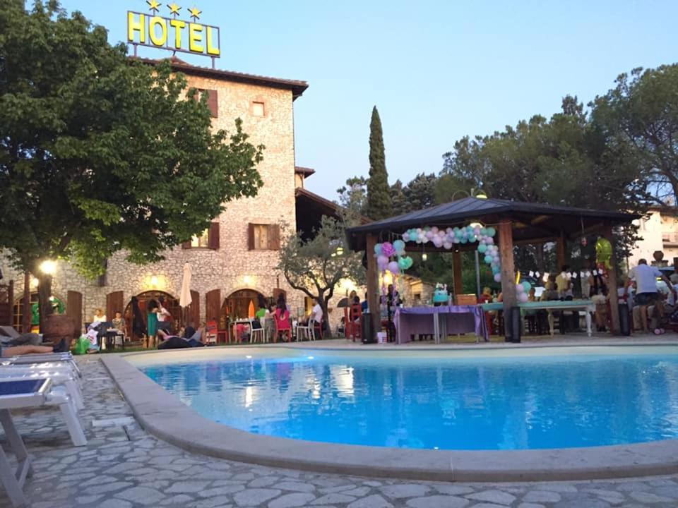 Hotel Benedetti Campello sul Clitunno Exterior foto